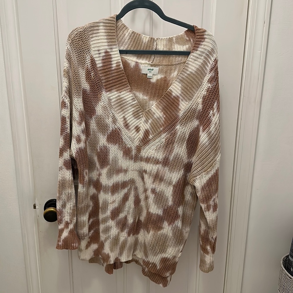 Aerie oversized Ty dye v neck sweater. Size medium. Cream/tan/brown.